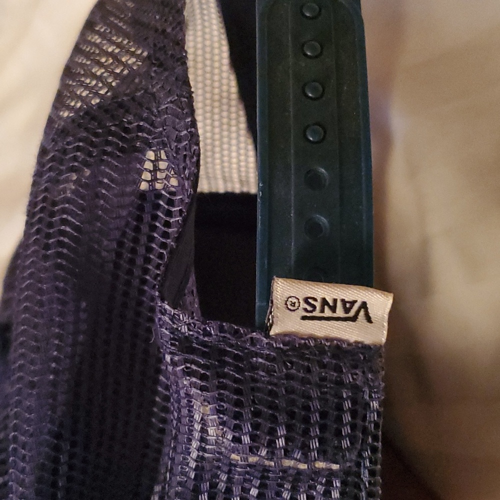 Vans hat - Picture 2 of 2